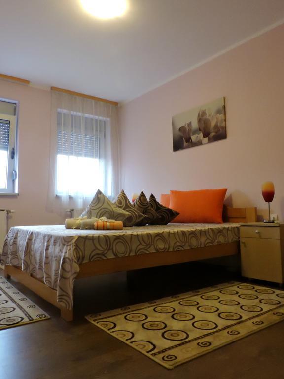 B&B Zmajevo Gnezdo 021 Sremska Kamenica Exterior photo