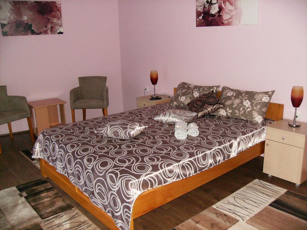 B&B Zmajevo Gnezdo 021 Sremska Kamenica Exterior photo